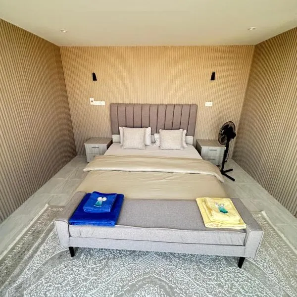 Modern private bedouin camp, hotel in Al Raka