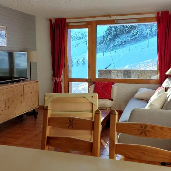 Appartement skis aux pieds Méribel-Mottaret avec garage et wifi, hôtel à Méribel