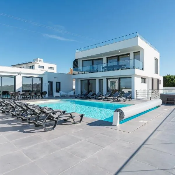 Villa Gold with ocean view, jacuzzi and private pool, hotel en Ribamar