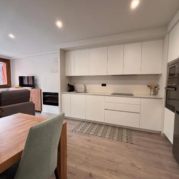 BPirineos-La Solana, отель в городе Бенаске