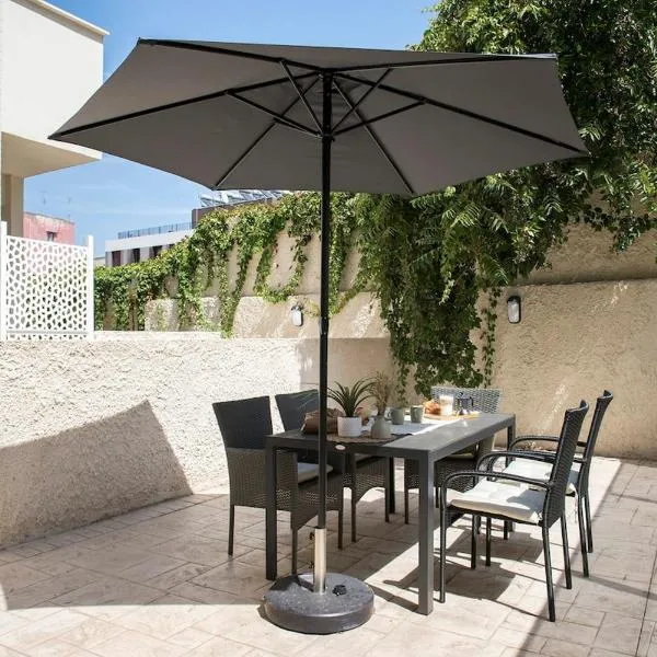 Urban Oasis near Termini, free Parking&Patio, int3, hotel in Rome