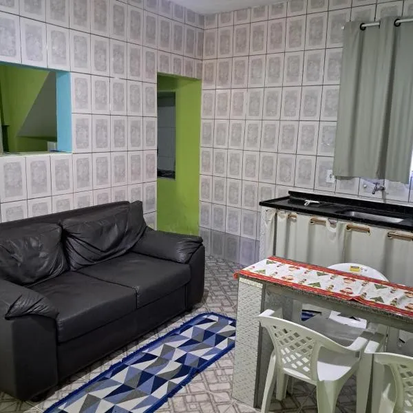 Kitnet 500m da praia, hotel en São Sebastião