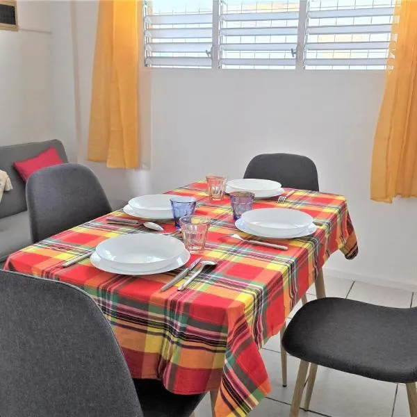 Suite familiale 4 personnes chez l'habitant - Sports & aéroport à proximité, hotel v destinaci Le Lamentin