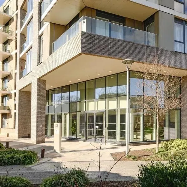 Modern & Cosy Flat in Kingston, hotel in Kingston upon Thames