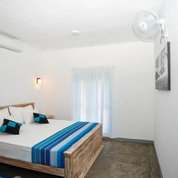 Blissful House Walk to Thalpe Beach & Natural Pool, hotel in Galle