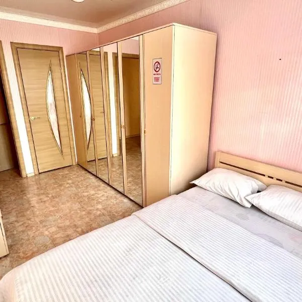Изумруд Апартаменты 2-ком в центре, hotel a Petropàvlovsk