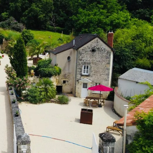 Gîte - petite maison proche du Futuroscope, hotel v destinaci Beaumont