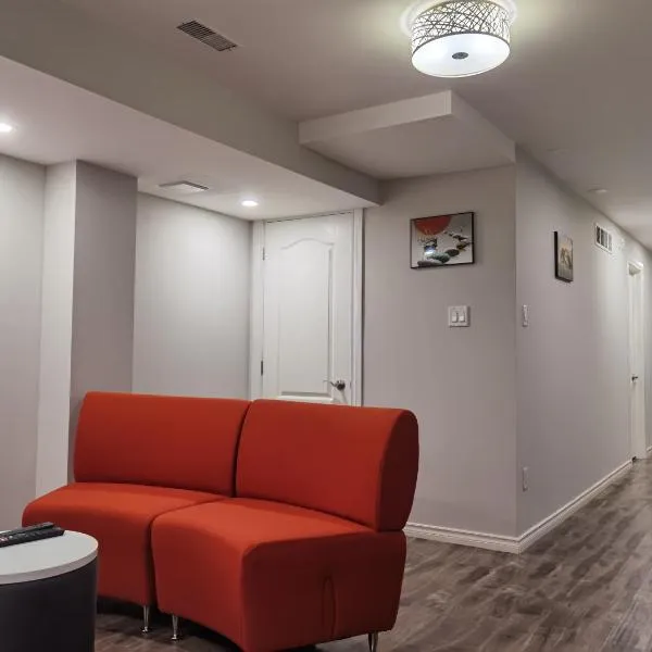 Cozy Suite! Separate Entry, 1 Parking, hotel v destinaci Newmarket