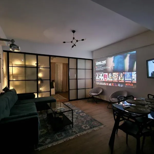 Central Apartment with Home Cinema & Work Space, ξενοδοχείο στο Βουκουρέστι