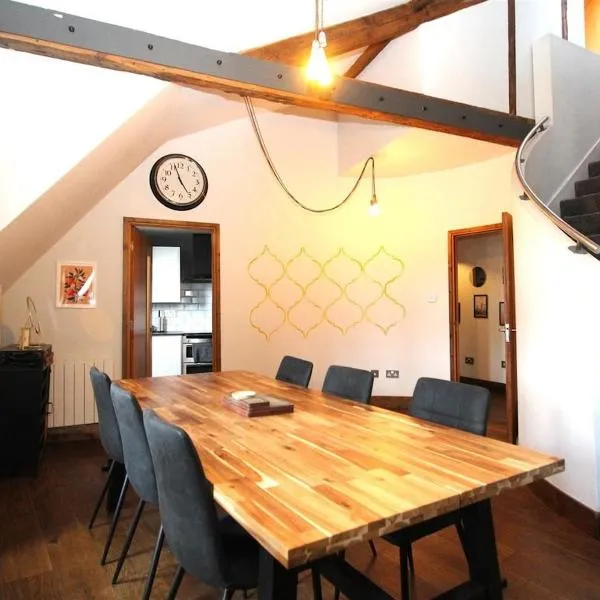 Spacious New-York Style Trendy Penthouse Apartment in Leeds City Centre, hotel v destinaci Leeds