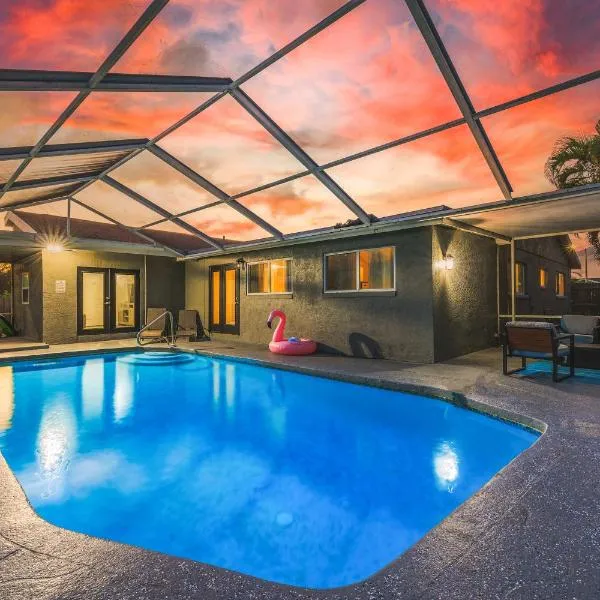 Beach Villa Private pool fire pit 6mi to beach, хотел в Пинелас Парк