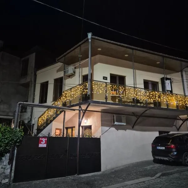 Apartment Cozy House 1 โรงแรมในคูทายสิ