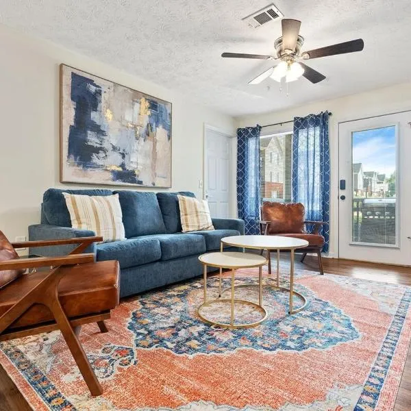 New 4BR 4BA AU Oasis 2 Mins to Downtown & Stadium Sleeps 10, hotel in Auburn