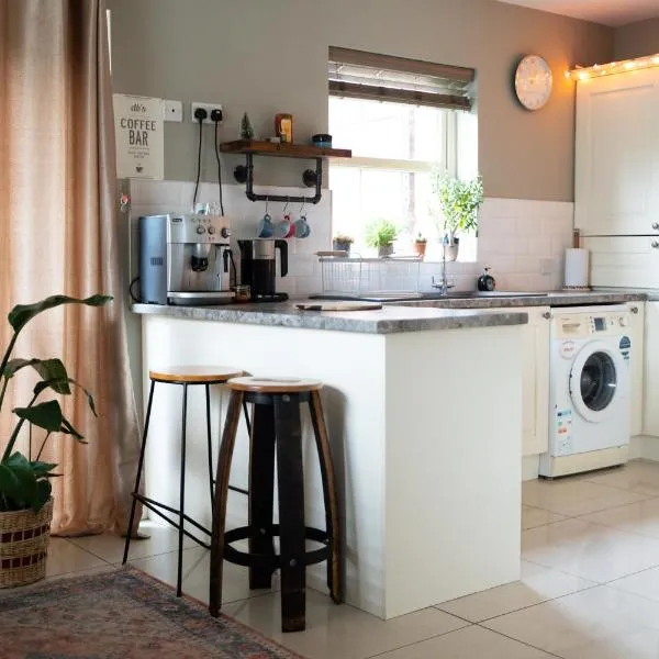 Luxury Studio Apartment - Belfast - Dundonald, hotel in Belfast
