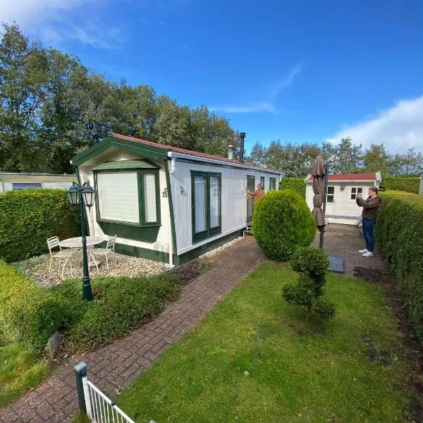 'Hunebed Chalet' - De Tien Heugten, hotel v destinaci Schoonloo