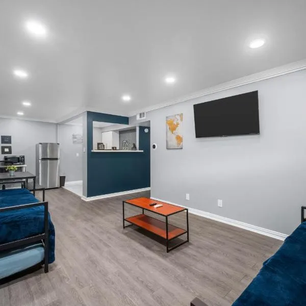 Chic 2BR Haven in Midtown - Prime Location, hotell sihtkohas Houston