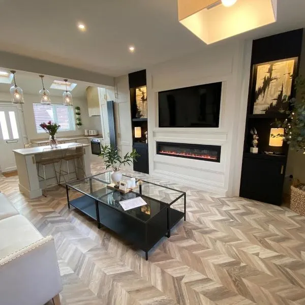 House in Westmoor Near Racecourse, hotel in Killingworth