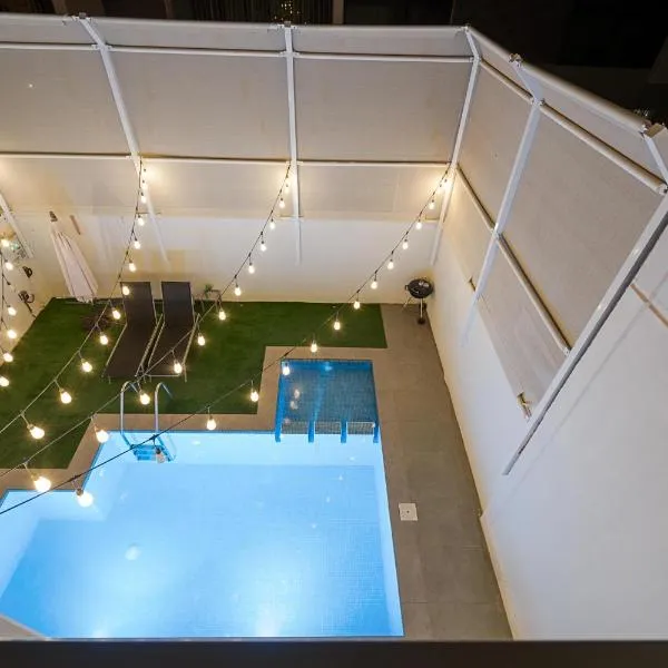 Stunning Private Pool 4 Bedroom House - Damac Hills 2 Dubai Land, hotel in Dubai