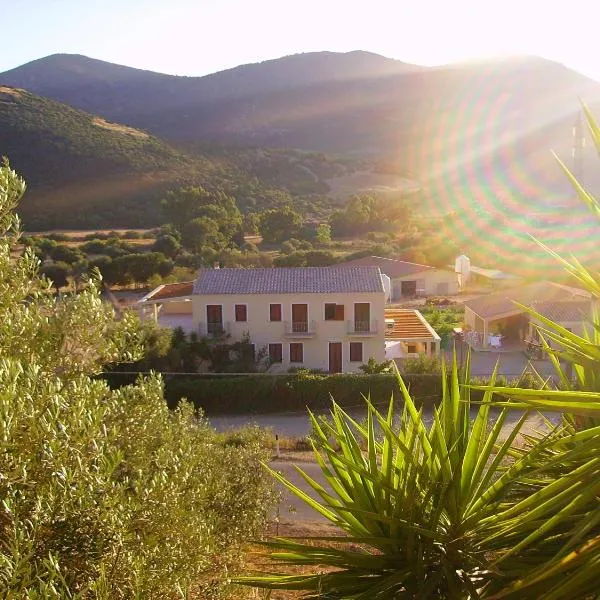 Agriturismo La Grotta Del Tesoro, hotel em Piscinas