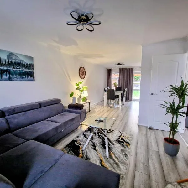 Modern And Spacious 3 Bedroom Family House with Workspace, hotel en Colchester