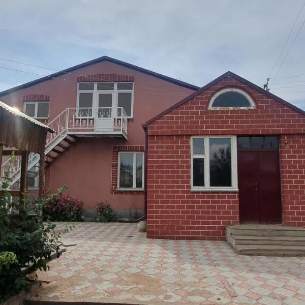 Moreni Guest House, hotel v destinaci Gavarr