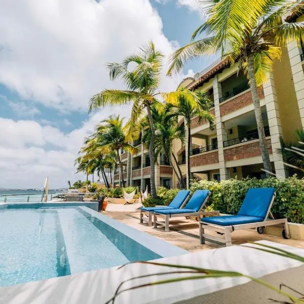 The Bellafonte - Luxury Oceanfront Hotel, hotel v destinaci Kralendijk