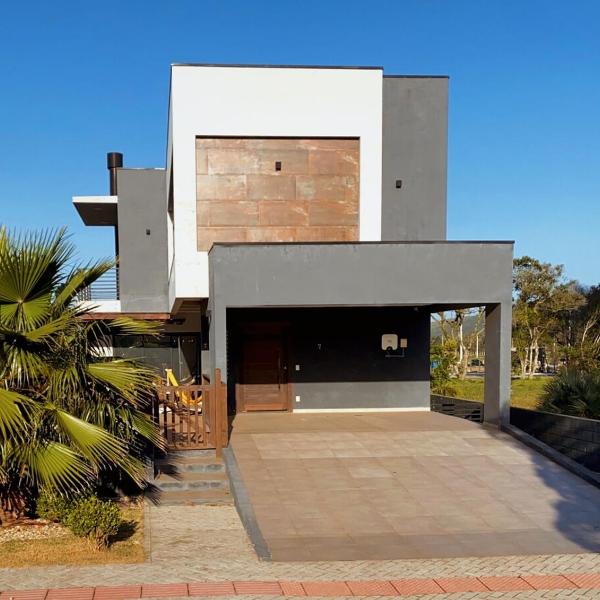 Casa 4 Suites Garopaba, Rosa Internacional - Surfland