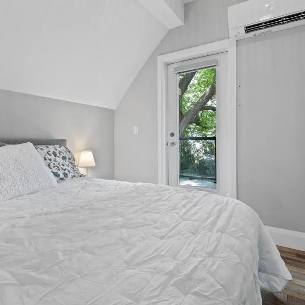 ENTIRE 1 BEDROOM APARTMENT ACROSS FROM GOOGLE - br5, hotel v destinaci Kitchener