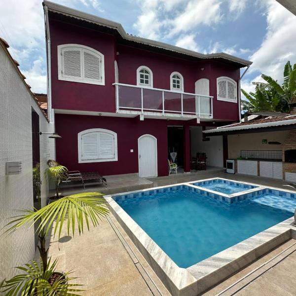 Casa no Centro de Bertioga com Piscina