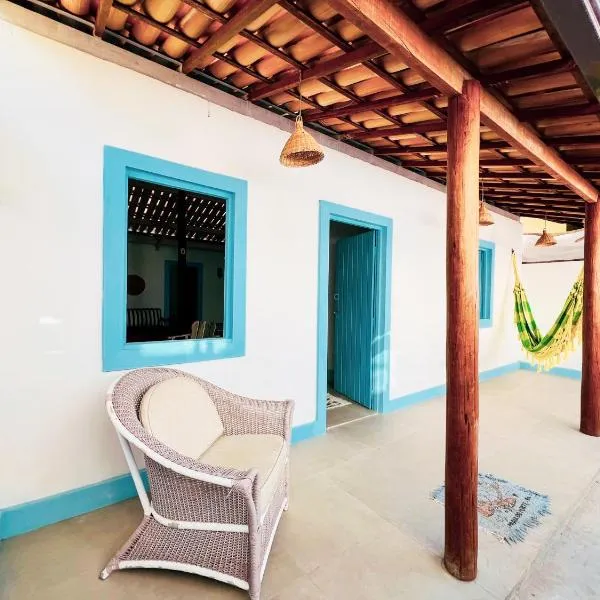 Casa da Dona Filhinha, paz e localização perfeita na vila da Praia do Forte BA, hotel in Mata de Sao Joao