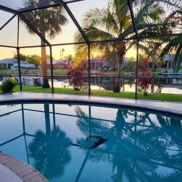 Cape Coral, Pool Home, On Fresh Water Canal, Fishing, Free Wi-fi & Game Room, hotel in Cape Coral