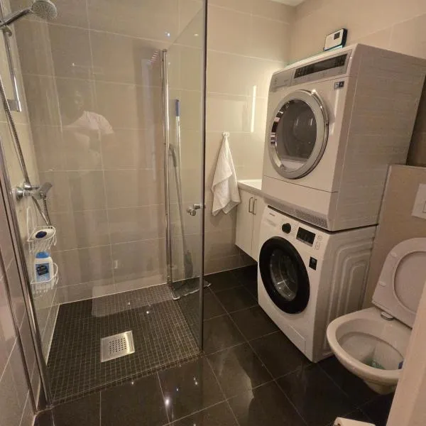 Lovely 2 bedroom apartment with free parking, hotel a Gjerdrum