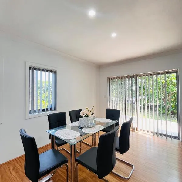 Lovely Modern Family home for your family and friends, khách sạn ở Narwee