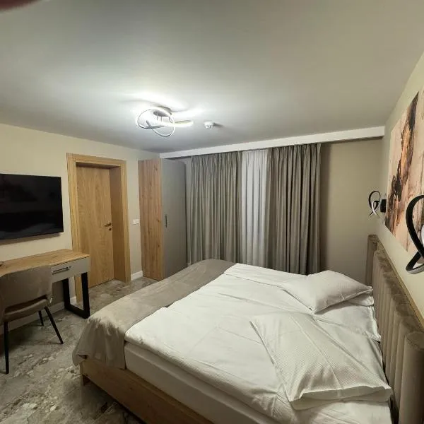 Pensiune Restaurant Pizzerie 2 Păuni, hotel v destinaci Borşa