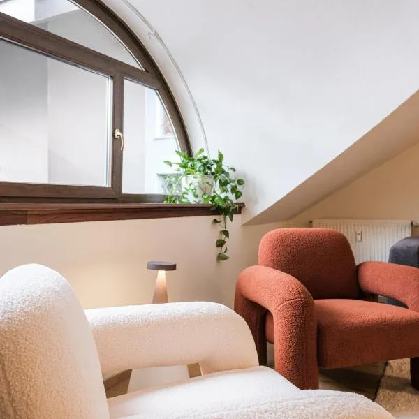 THE CORE - 4 min Walk to Bernina Express - Winter Sports Events 2026, hotel en Tirano