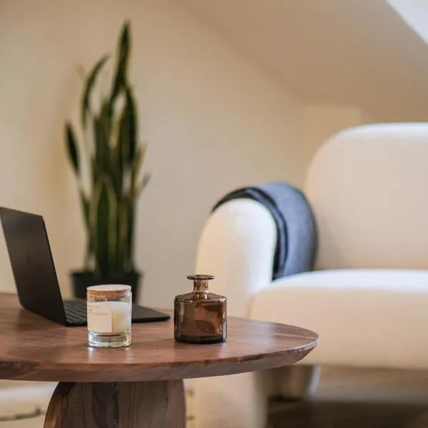 THE CORE - 4 min Walk to Bernina Express - Winter Sports Events 2026, hotel en Tirano