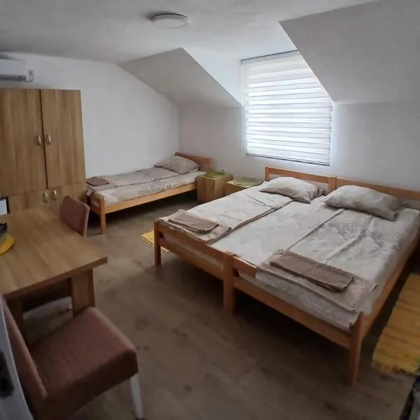 Apartman Đorović 2, hotel in Postenje