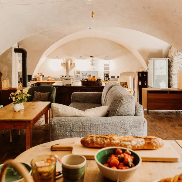 Chambre ou Gîte dans une maison de montagne - De Suzon à Zélie, hotel v destinaci Entraigues