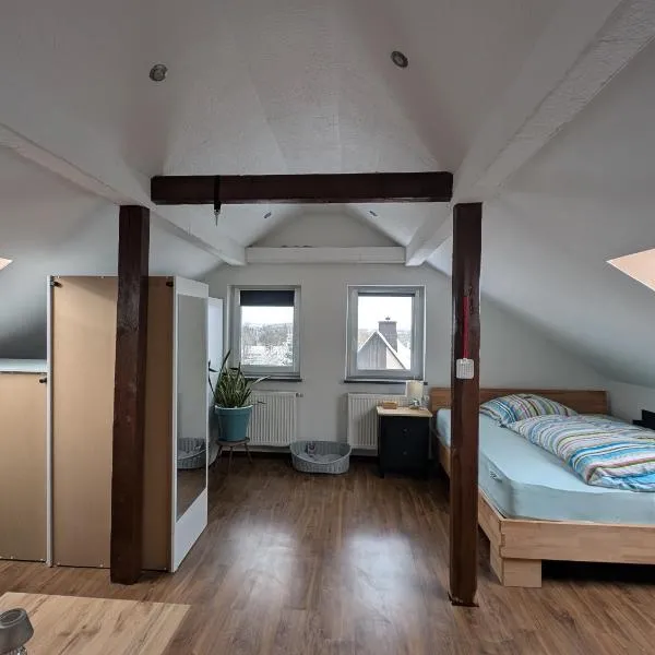 Dachgeschosswohnung mit Loftcharakter, хотел в Sparneck