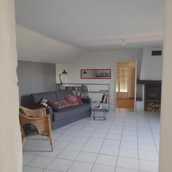 Country house near Nevers, hotel in Cours-les-Barres