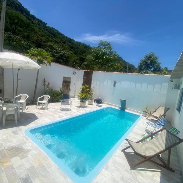 Linda casa em Guaiúba, Guarujá, 2 suites e piscina