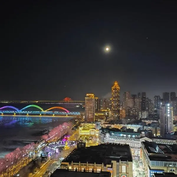 比邻中央大街江景公寓 楼下松花江 索道 地铁 防洪纪念塔, hotel v destinaci Charbin
