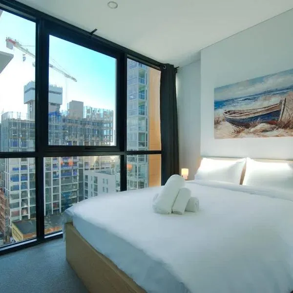 Ultimate Comfort - Modern 3BR Apt with Pool and Gym, hotel v destinaci Adelaide