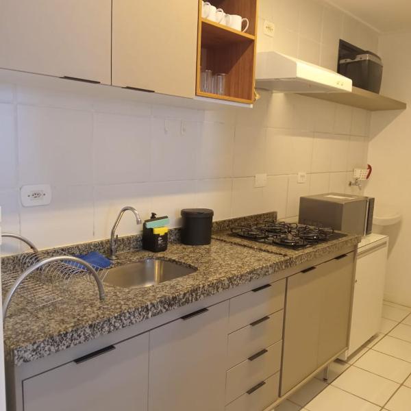 NA BEIRA MAR DE PAJUCARA- EDIF NEO- APARTAMENTO QUARTO E SALA - POSSUI VARANDA- VISTA LATERAL DO MAR-RUA JULIO PLECH FILHO 60 ESQUINA COM AVENIDA DOUTOR ANTONIO GOUVEIA - CONSUMO ELETRICO É PAGO No CKECK-OUT - 1 KWH É 1,35 REIAS - TEM TELA DE PROTEÇÃO - Foto 5