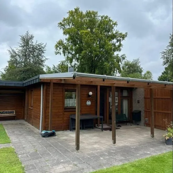 Bungalow de Zwaluw, hotel di Biddinghuizen
