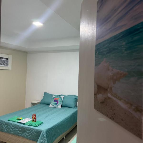 Quarto para até 5 pessoas em frente à praia