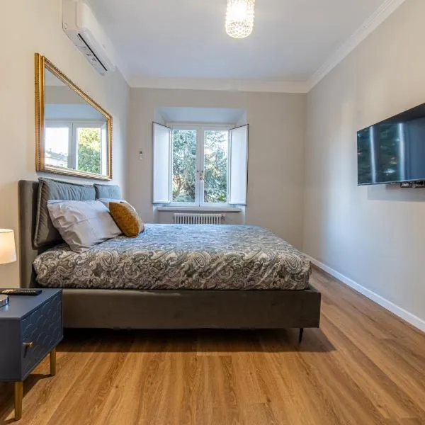 Lumen, few steps to the walls, 2 bath, 3 SmartTV, High Speed Fiber, AC, hotel a Lucca