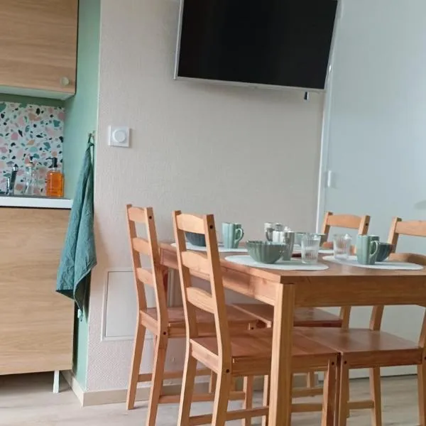 Le cocon des Rosies le Eleanor Roosevelt, hotel v destinaci Colleville-sur-Mer
