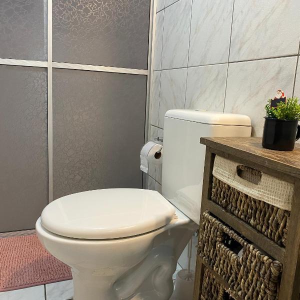 Hospede-se na Rua mais Charmosa e Visitada de Canela , aqui ninguém fica pra trás , traga seu Pet garagem fechada , faça tudo a pé , ideal para famílias e casais - Foto 3