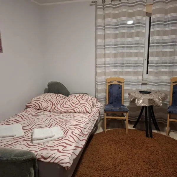 Pokoje Goscinne Buzuki, hotel in Ciechanów